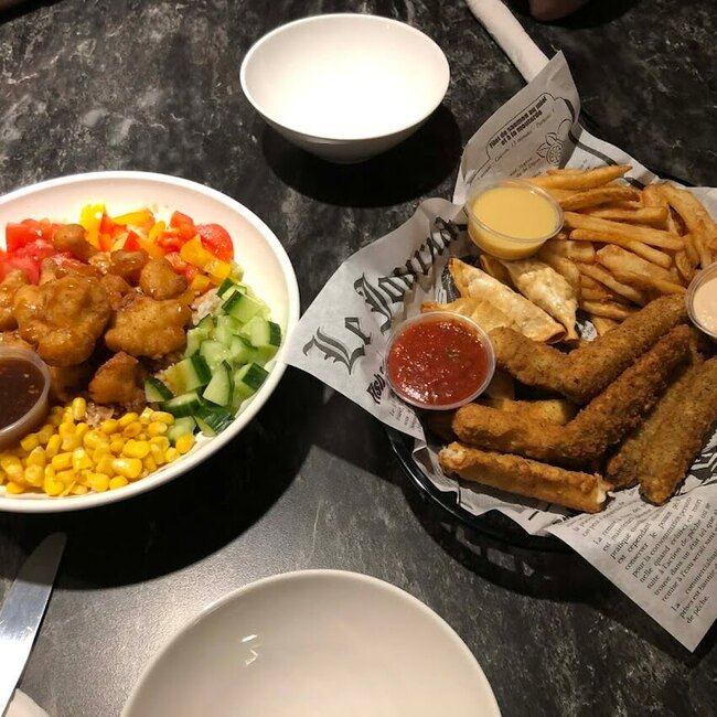 Le Joker Pub Ludique - Restaurants pr&egrave;s de: J6W2M3