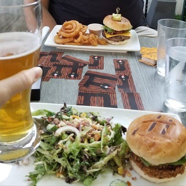 Le Joker Pub Ludique - Restaurants Pub Lanaudi&egrave;re (Rive-Nord)