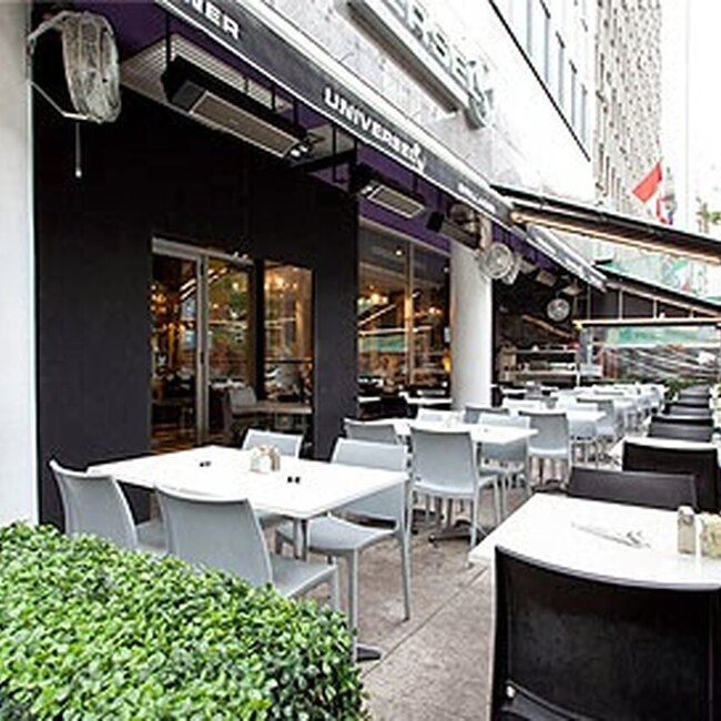 Universel D&eacute;jeuners et Grillades - breakfast Restaurants Near: H3G0B9