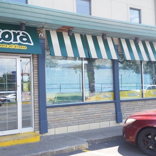 Cora D&eacute;jeuners et d&icirc;ners - Restaurants pr&egrave;s de: J7V1Y6