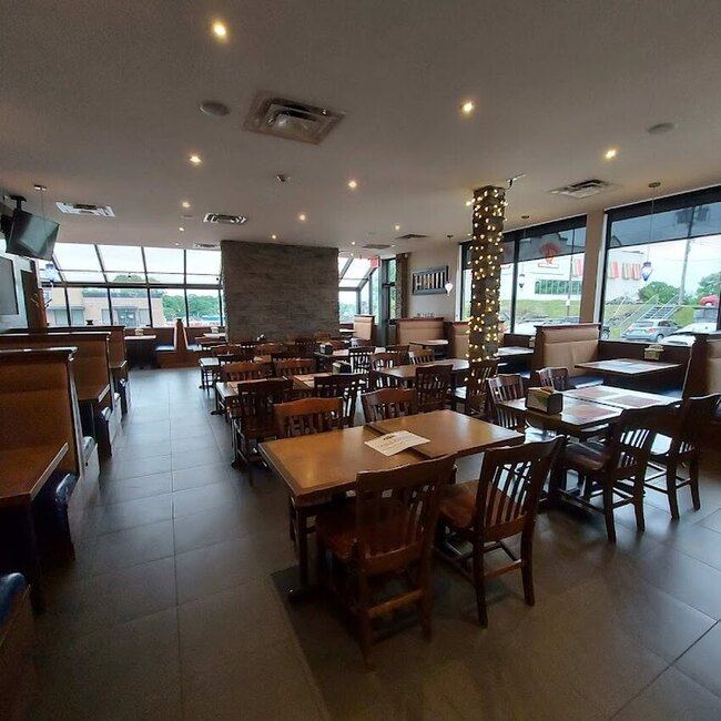 Nickels Deli & Bar - Restaurants pr&egrave;s de: J7Z5J4