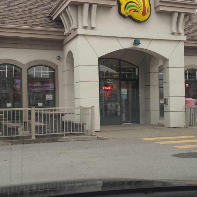 R&ocirc;tisseries Au Coq -  Restaurants Near: J7K3B5