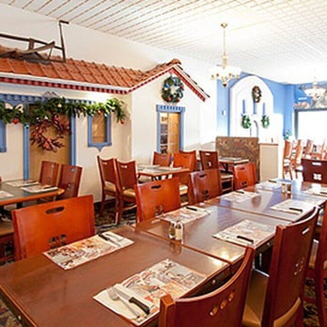 Village Grec - Restaurants pr&egrave;s de: H7C1N1