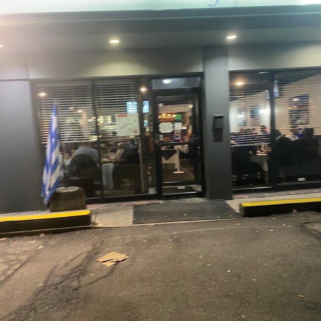 Tripolis - Restaurants pr&egrave;s de: H7C1N1