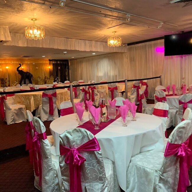 Ganesh Party Palace - Restaurants pr&egrave;s de: H4M1P1