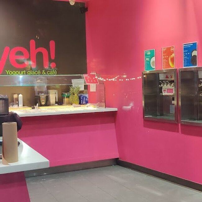 Yeh! Yogourt Glac&eacute; et Caf&eacute; - Restaurants pr&egrave;s de: H4A1E4