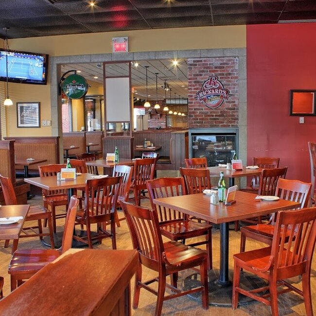 Toujours Mikes - Restaurants pr&egrave;s de: J8E2Y3