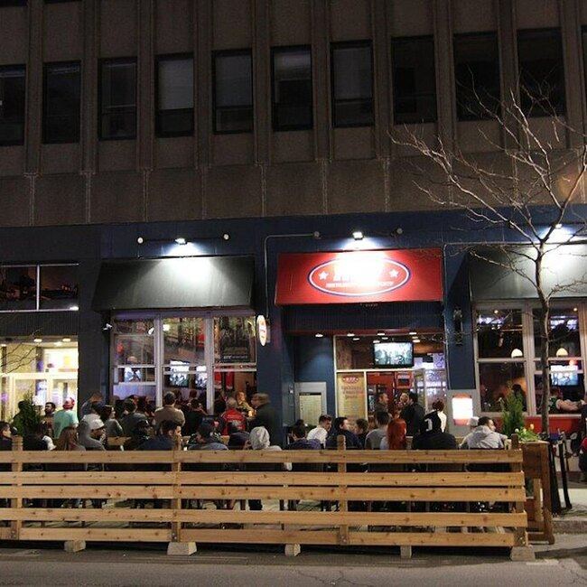 MVP Restaurant & Bar Sportif - Quartier des Spectacles Grill Restaurants