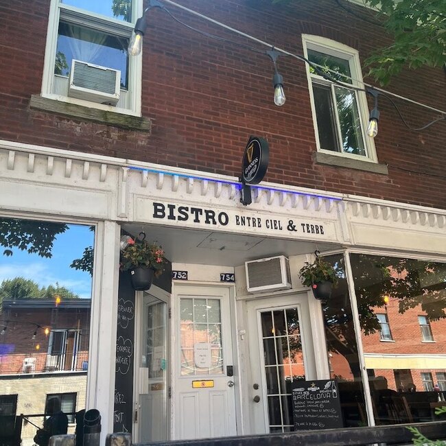 Bistro Entre Ciel et Terre - Restaurants pr&egrave;s de: H4G1C6