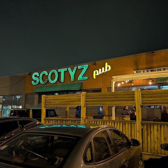 Scotyz Bar and Grill - Restaurants pr&egrave;s de: J4V2J1