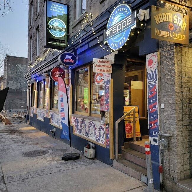 Le Saint Laurent Frapp&eacute; - Montreal Good For Groups Open Late Restaurants