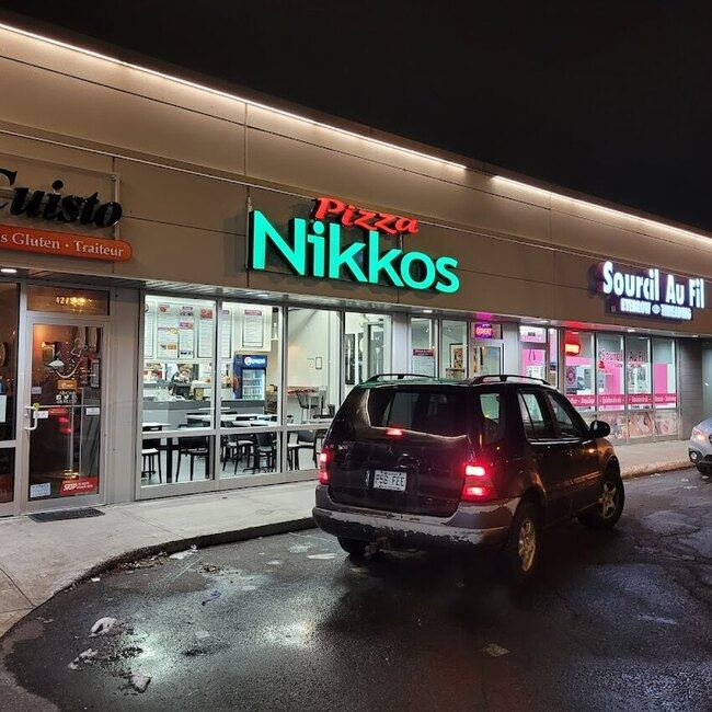 Pizza Nikkos - Restaurants pr&egrave;s de: H9G2X1