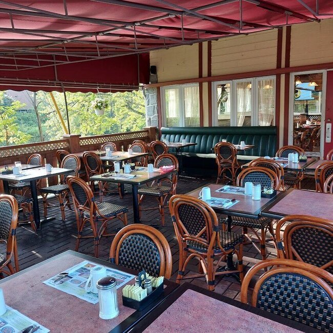 Le Coq Chantant -  Restaurants Near: J8E3G3