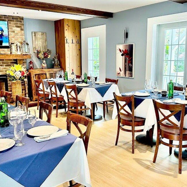 Delos Resto-Bar -  Restaurants Near: J7V4X2