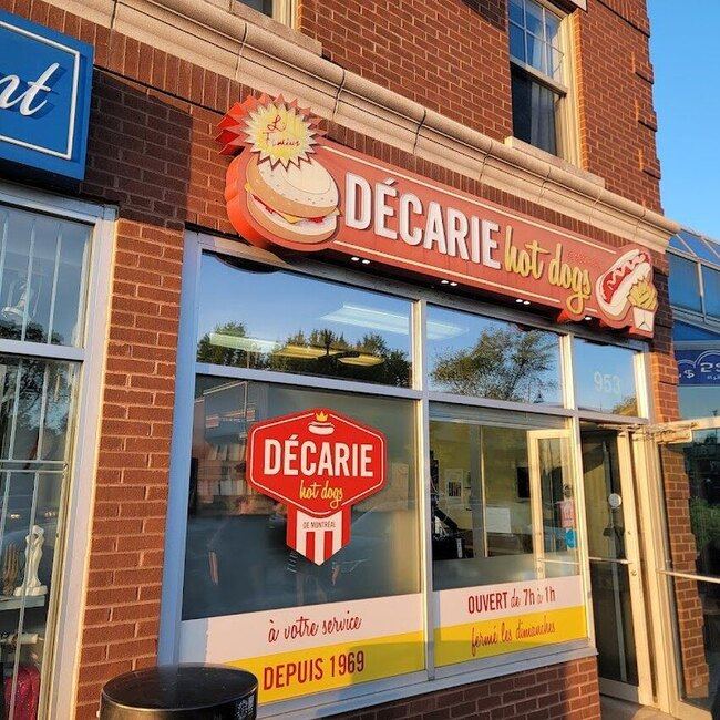 D&eacute;carie Hot Dog - Restaurants pr&egrave;s de: H4L5C8