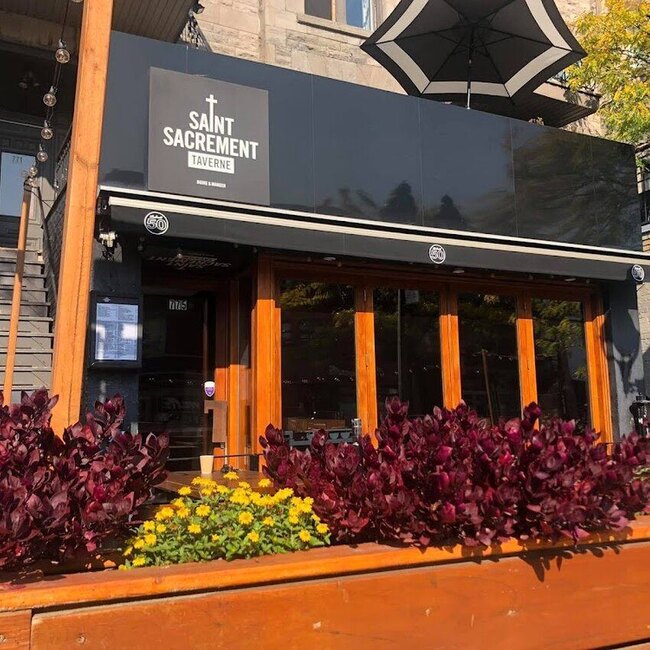Taverne Saint-Sacrement - Le Plateau-Mont-Royal Poutine