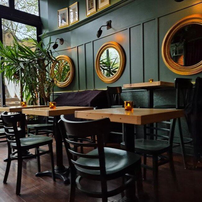 Le Bureau Bar Tapas - Restaurants Tapas Griffintown