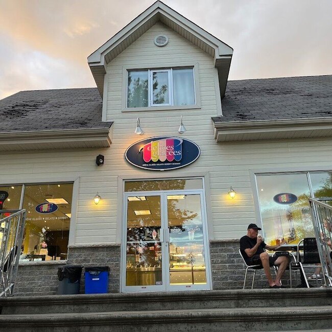 D&eacute;lices Glac&eacute;es - Restaurants pr&egrave;s de: J7A1L2