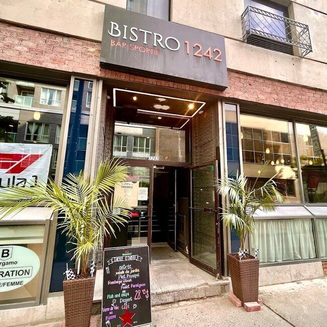 Bistro 1242 bar sportif - Downtown Bars