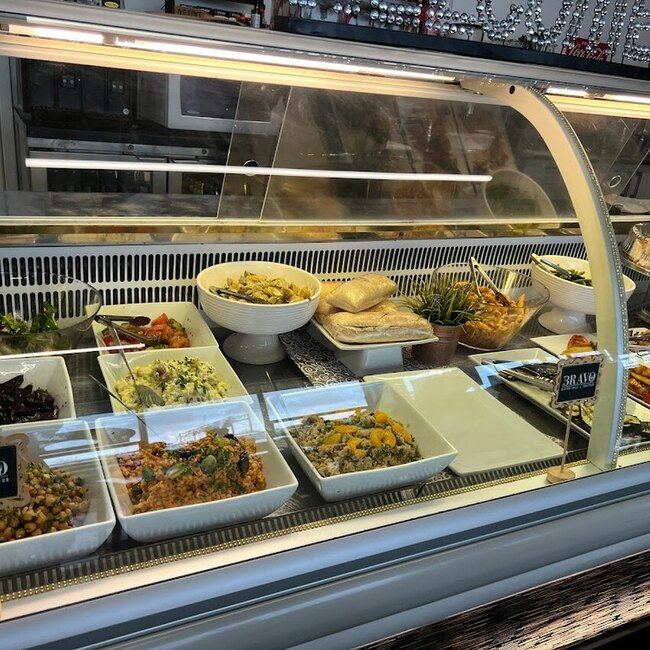 Bravo Bistro Grill & Traiteur - Restaurants pr&egrave;s de: H7L5A3