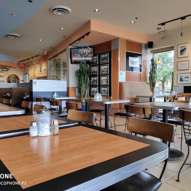 Tasty Food Pizza - Restaurants pr&egrave;s de: H4P2T7