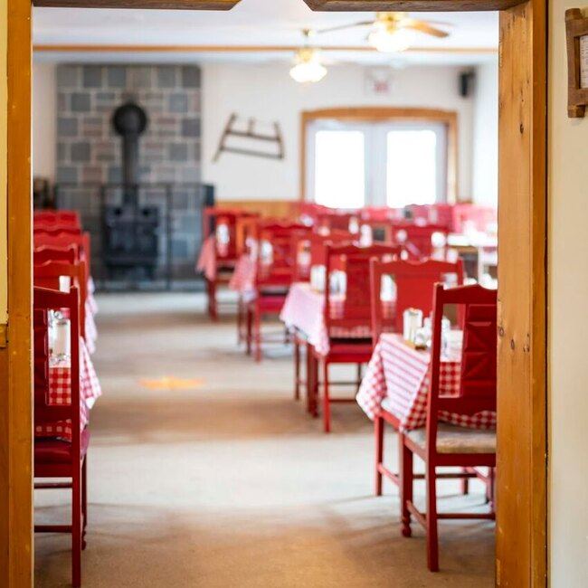 Cabane A Sucre Au Milieu Des Champs - Restaurants Mirabel