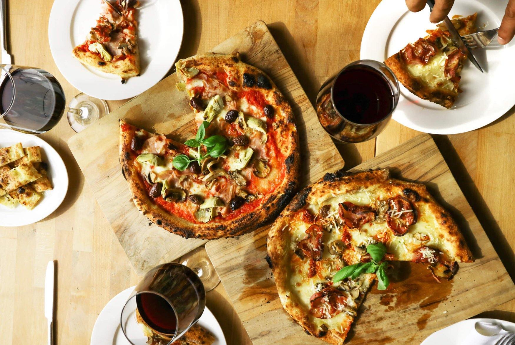 Les meilleures pizzas napolitaines au four à bois à Montréal