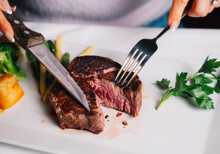18 steakhouses à Montréal pour savourer une viande parfaitement grillée