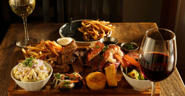 Les Assoiffés Smokehouse Opens in Saint-Lambert