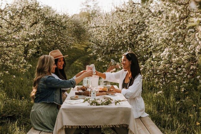 Pique-niques au coeur des vergers en fleurs au Domaine Lafrance